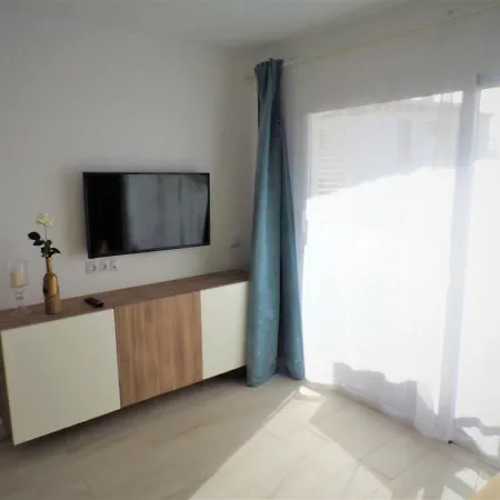 Blue Ocean Apartment *